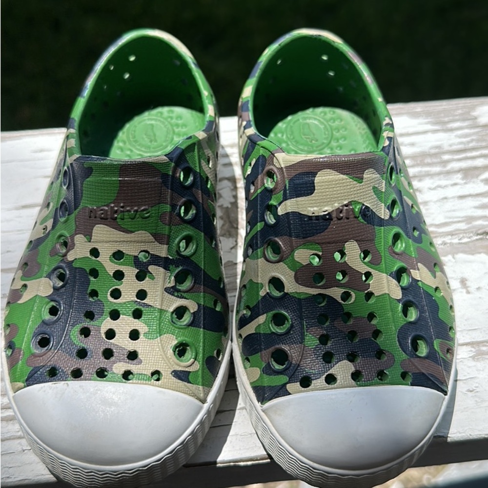 Native camouflage slip ons size 6c in great condition